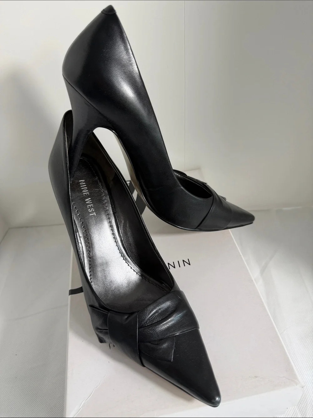 Nine West Black Pointed Toe Knot-Detail Leather Heels - Picture 4 of 8